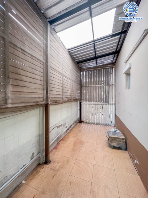 บ้านแฝดมือสองย่านนนทบุรี ม.ลลิลอินเดอะพาร์ค บางใหญ่-กาญจนภิเษก เนื้อที่กว้างขวางถึงเกือบ 40 ตร.ว. ฟังก์ชัน 3 ห้องนอน 2 ห้องน้ำ 1 ที่จอดรถ บนทำเลดี เดินทางสะดวก ใกล้เซ็นทรัลเวสต์เกต, ทางด่วน "กาญจนาภิเษก" เพียง 10 นาทีถึงรถไฟฟ้าสายสีม่วง "สถานีสามแยกบางใหญ่"...